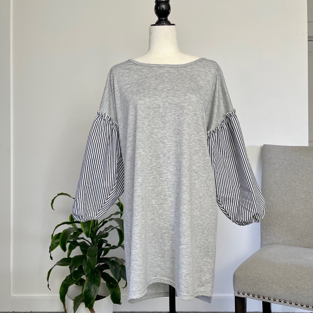 **SOLD**Como Vintage Grey Jersey Puff Sleeve Dress. Size M